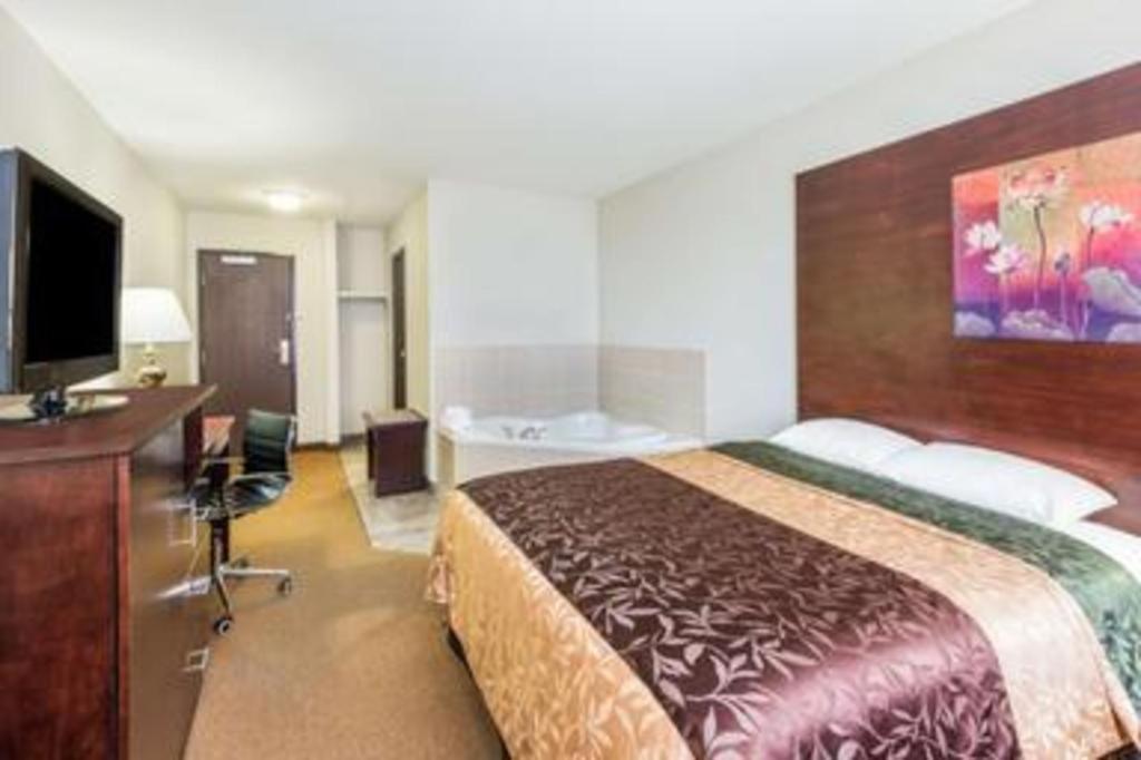 Super 8 By Wyndham Innisfail מראה חיצוני תמונה