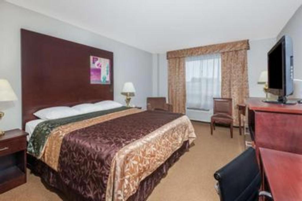 Super 8 By Wyndham Innisfail מראה חיצוני תמונה