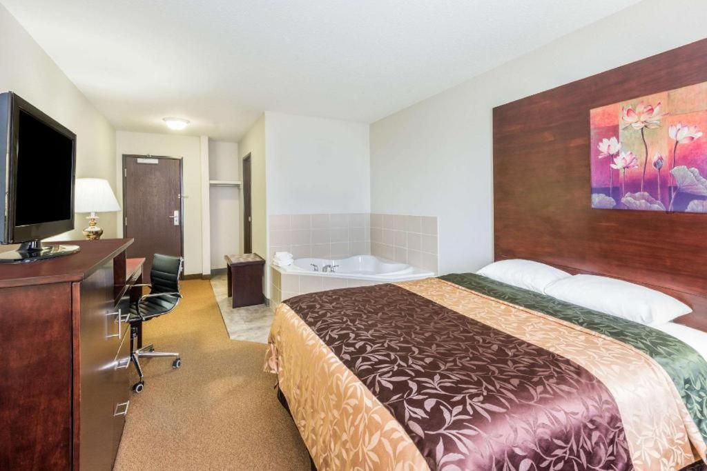 Super 8 By Wyndham Innisfail מראה חיצוני תמונה
