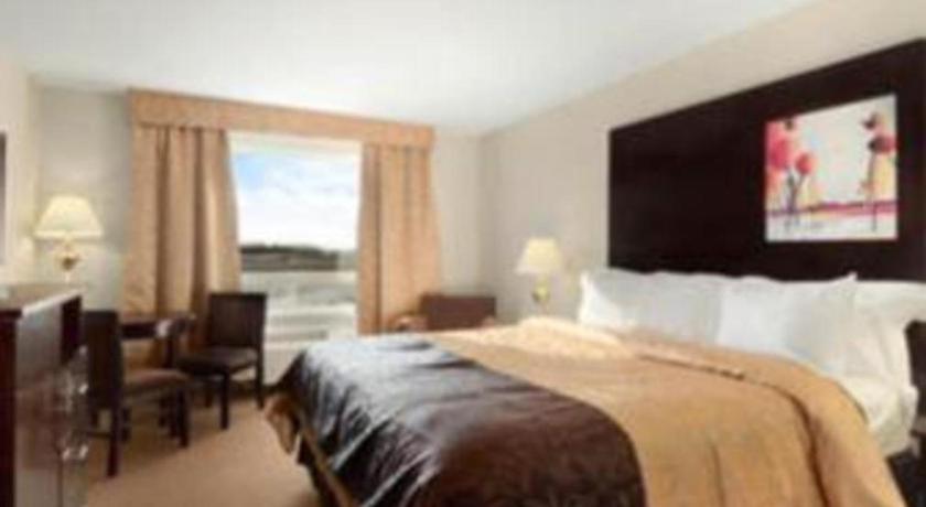 Super 8 By Wyndham Innisfail מראה חיצוני תמונה